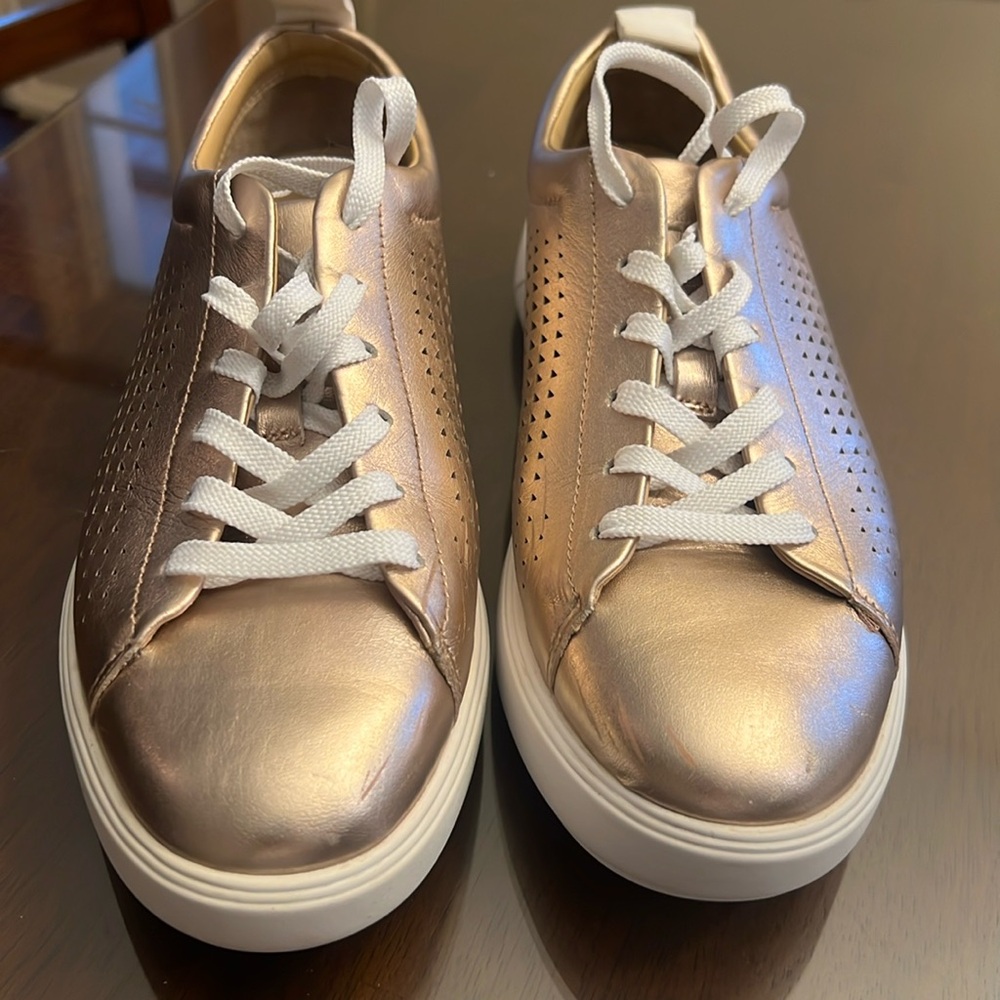 Under Armour Shoes size 7.5 new Rosegold